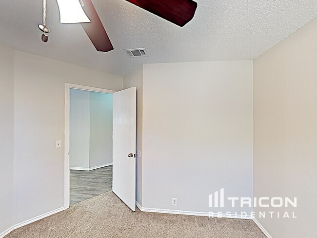 Building Photo - 704 River Run Dr