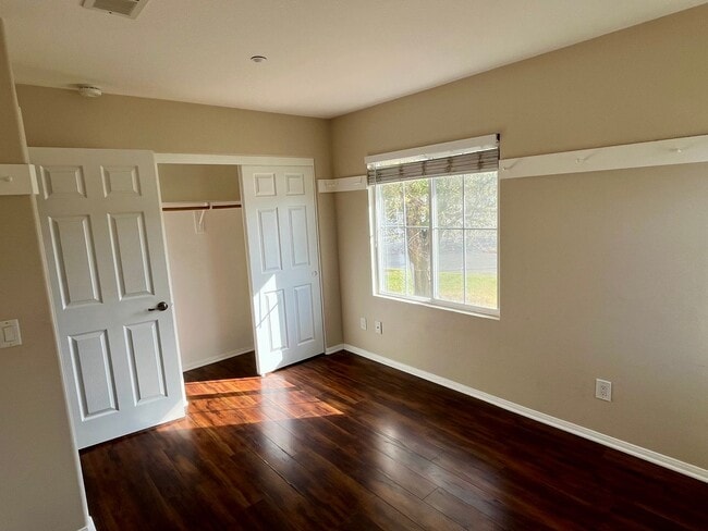 Building Photo - Beautiful 3 bed 2 bath townhome