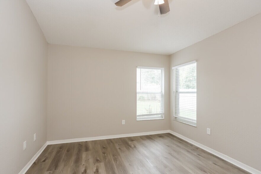 Building Photo - 416 Sangria Dr