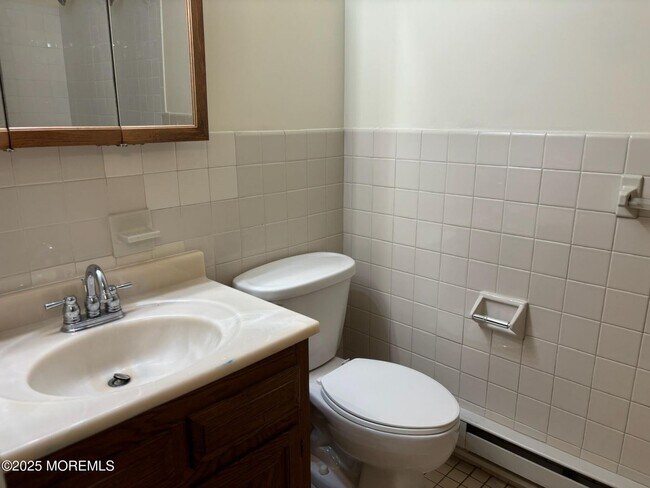 Building Photo - 7A Canton Dr