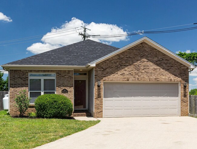 Building Photo - 749 Whispering Brook Trce