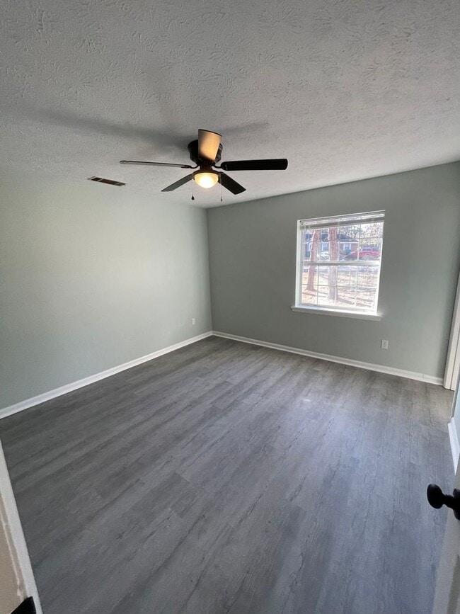 Building Photo - Updated 2BR/2BA Duplex in Downtown Springfield – Modern Finishes & Spacious Layout