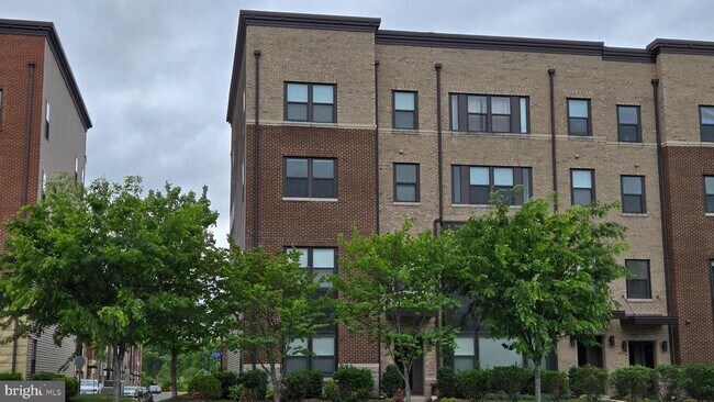 Building Photo - 44768 Tiverton Sq
