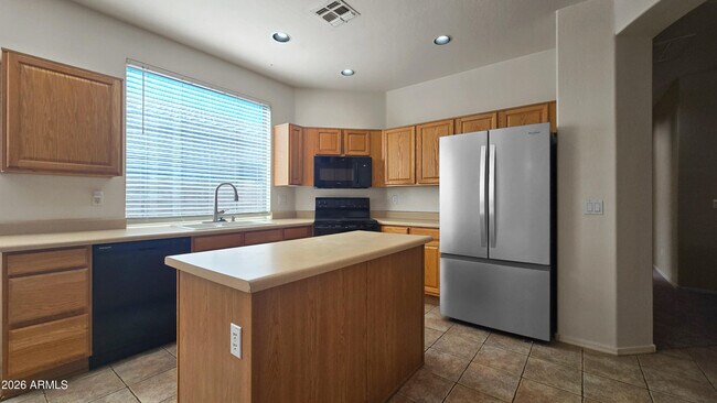 Building Photo - 18651 W Sunrise Dr