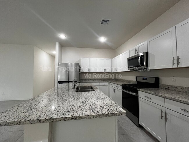 Building Photo - 19434 W Hazelwood St