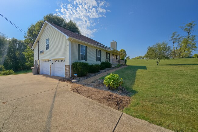 Building Photo - MOVE-IN SPECIAL!! $250 OFF First Month