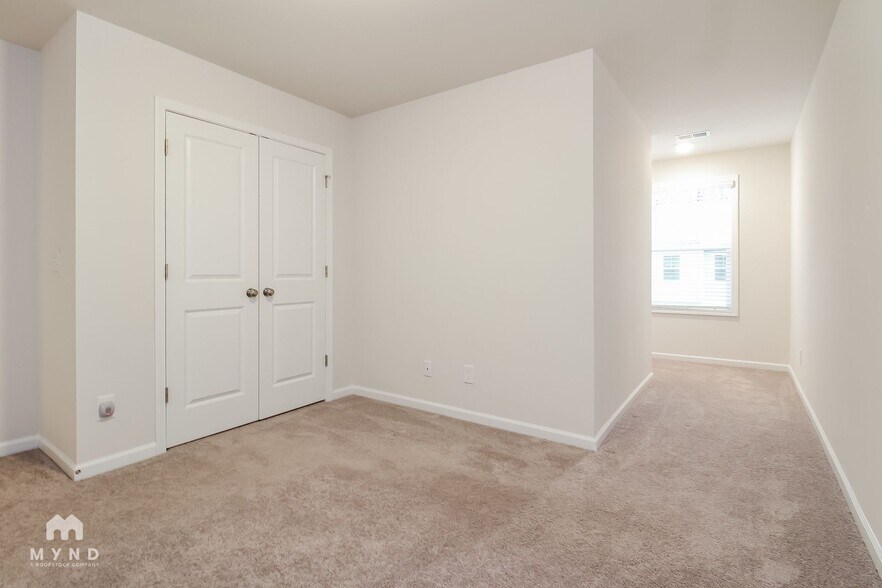 Building Photo - 10 Oak Rose Dr