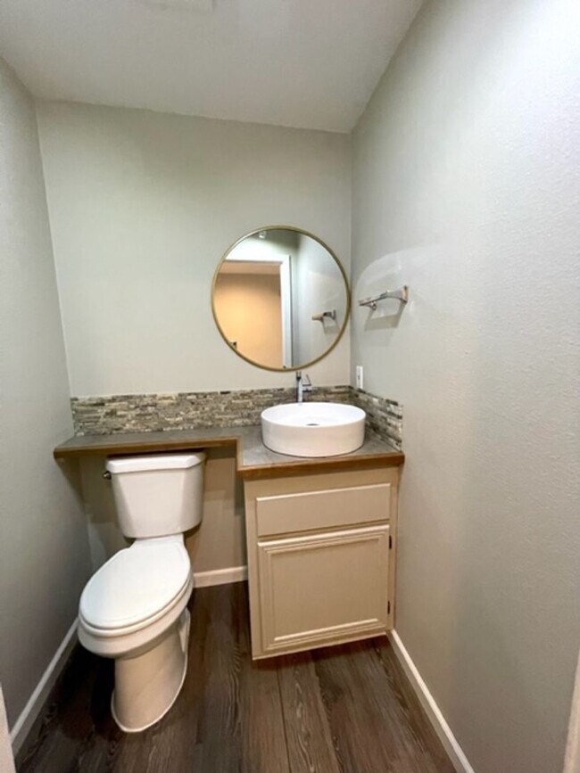 Building Photo - Water/Sewer/Garbage and landscaping included! A/C too!