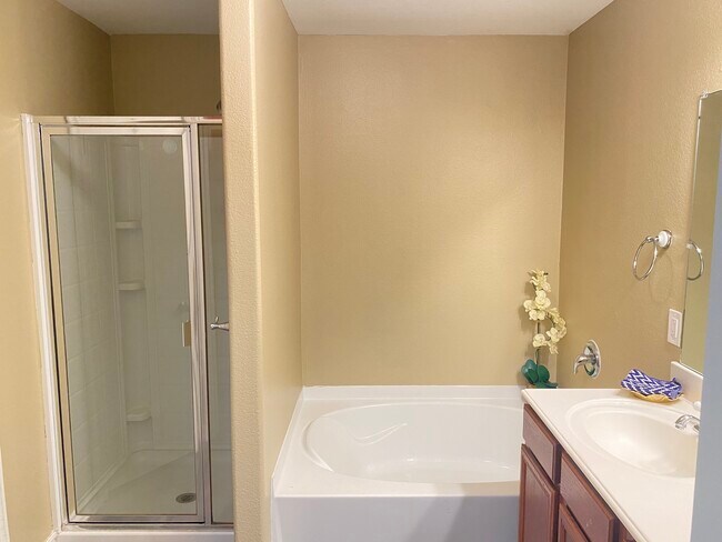 Building Photo - 513 Paddle Dr