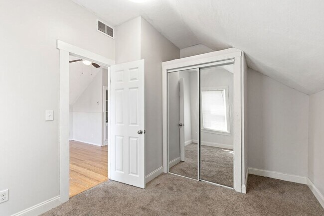 Building Photo - 1690 N Main St