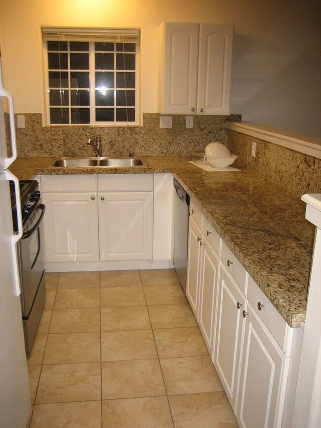 Building Photo - 119 Capitol Hill Dr