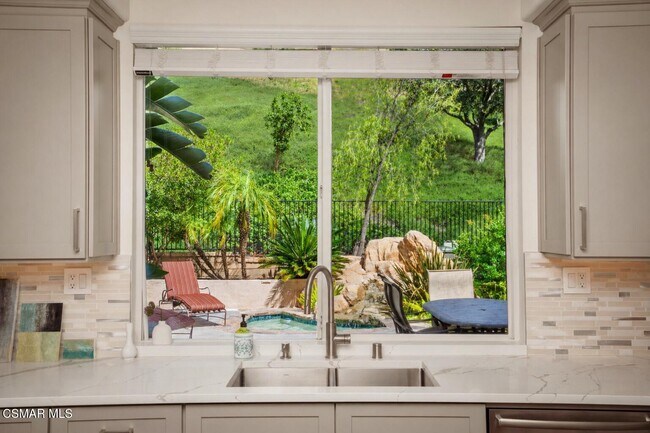 Building Photo - 1004 Lambourne Pl