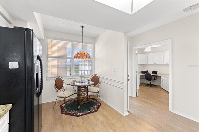 Building Photo - 6475 Shoreline Dr