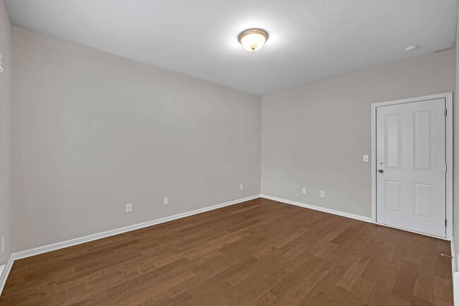 Building Photo - Middle Tennessee Blvd Townhome