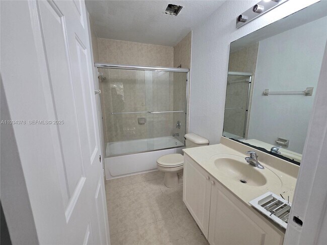 Building Photo - 1410 SE 24th Ct