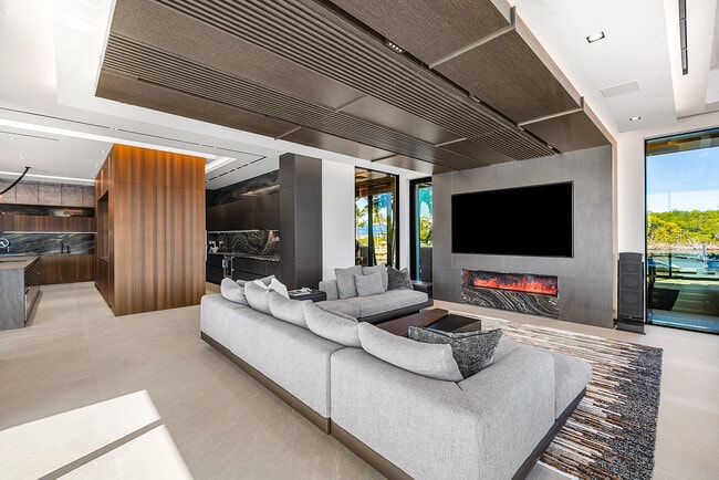 Building Photo - 2934 NE 8th Ave