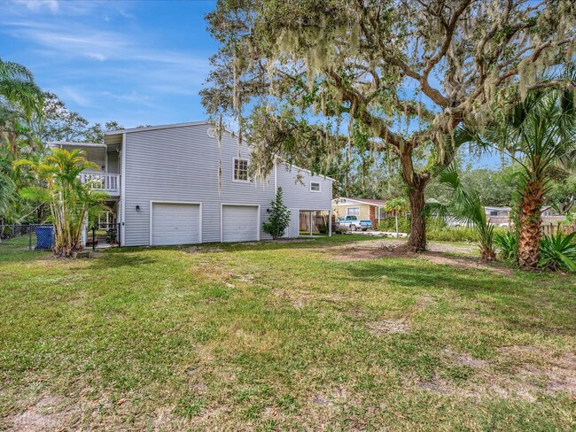 Building Photo - 631 32nd Ave Dr E