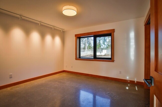 Building Photo - Private, Custom Home in Greenbank!