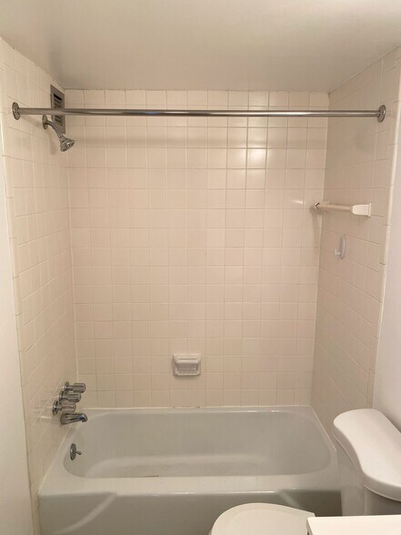 Bathroom - 2755 Ordway St NW