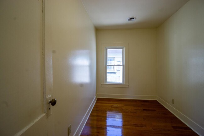 Building Photo - 556 Columbus Ave