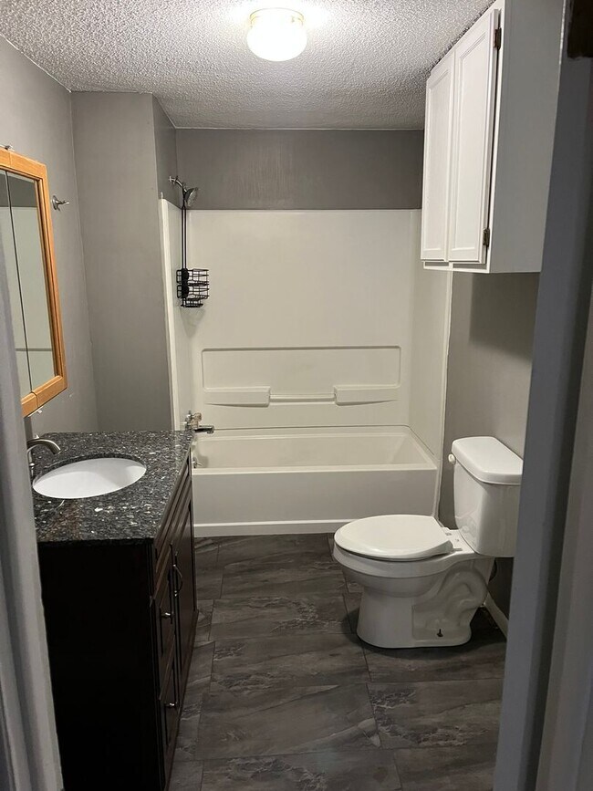 Building Photo - Coming Soon — 3 Bed / 1 Bath Home in Chanute, KS!