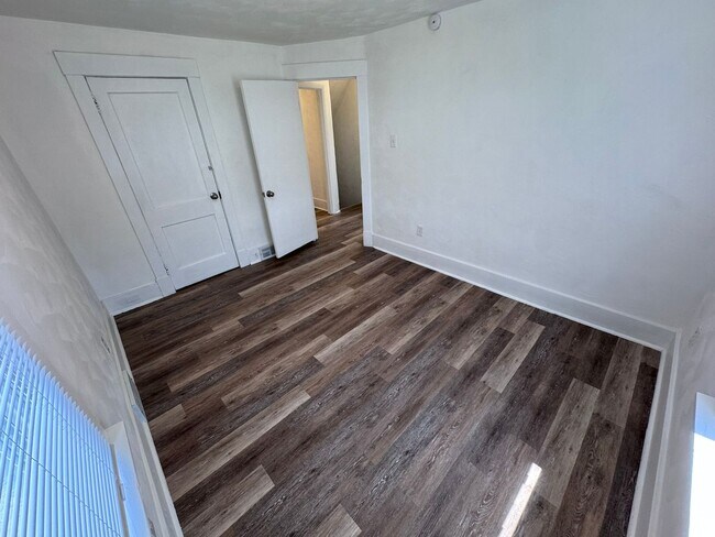 Building Photo - Fully Updated 3-Bed 1-Bath House w/ Covered Porch in Christy Park!!!