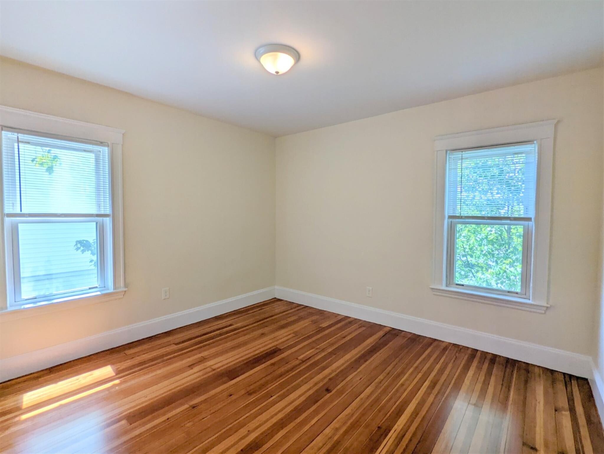 Building Photo - 8 Lowell Cir