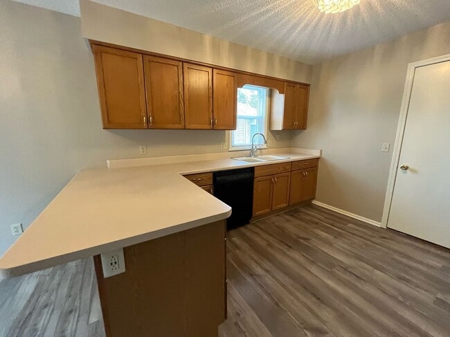 Building Photo - 5510 Columbine Ln