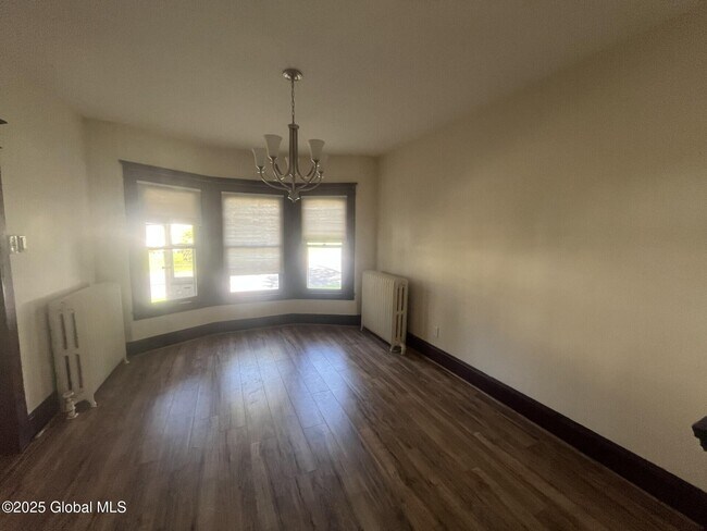 Building Photo - 1822 7th St