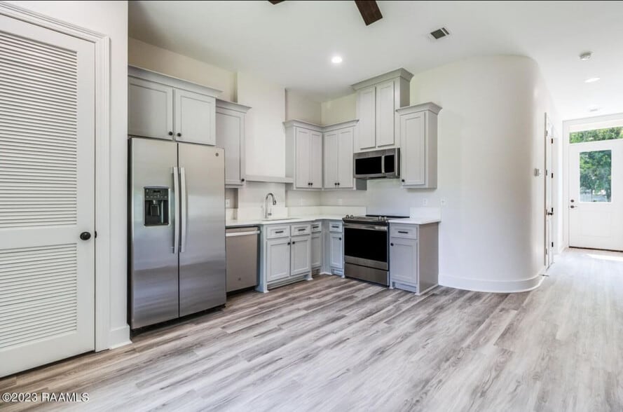 Kitchen Area - 114 S Jefferson St