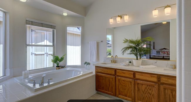 Building Photo - 2684 E Kelso Ave