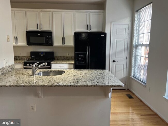 Building Photo - 5925 Kirkcaldy Ln