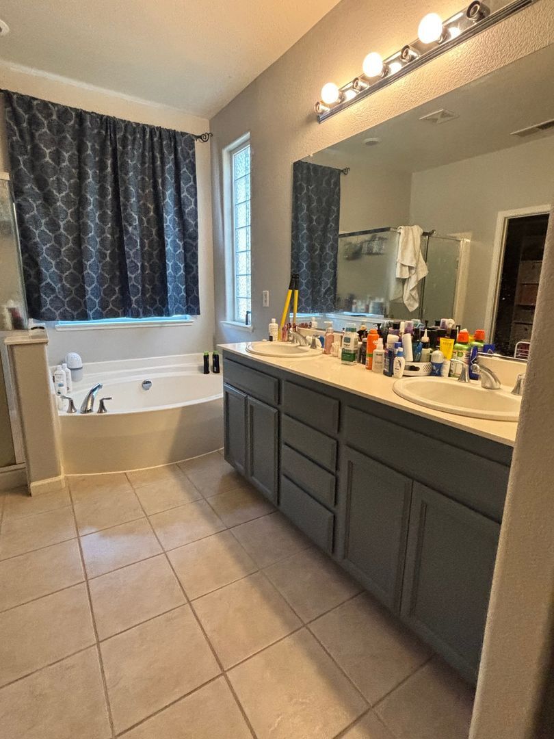 Building Photo - 2546 Jennifer Dr