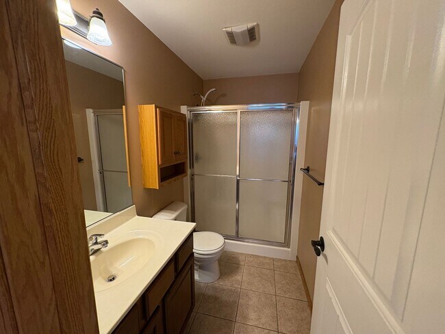Building Photo - 2-bedroom, 2-bath Duplex in Champaign, IL
