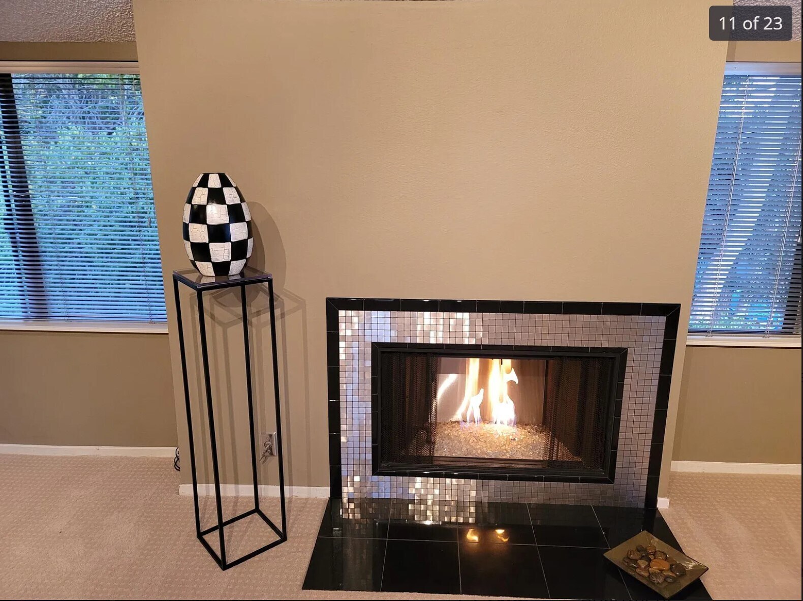 Gas Fireplace with glass crystals - 7909 Caminito Dia