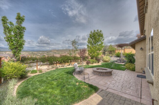 Building Photo - Beautiful former Meritage model home in the heart of Somersett. 4bed/3.5bath/3car 3764sf