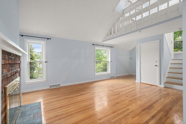 Building Photo - 24 Speen St