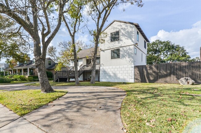 Building Photo - 4718 N Braeswood Blvd