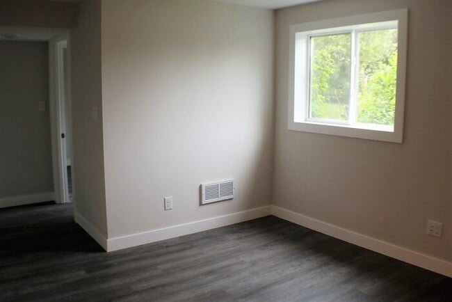Building Photo - $2,200 | 4 Bedroom, 2 Bathroom House | No ...