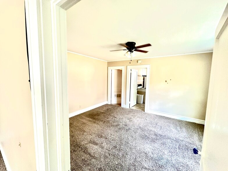 Building Photo - 109 Brooks St