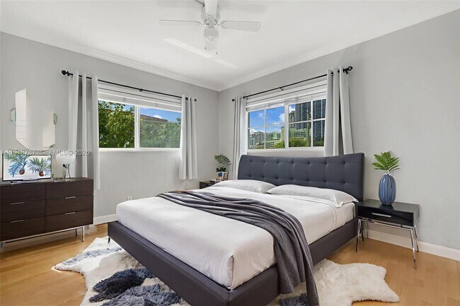 Building Photo - 924 SE 2nd St