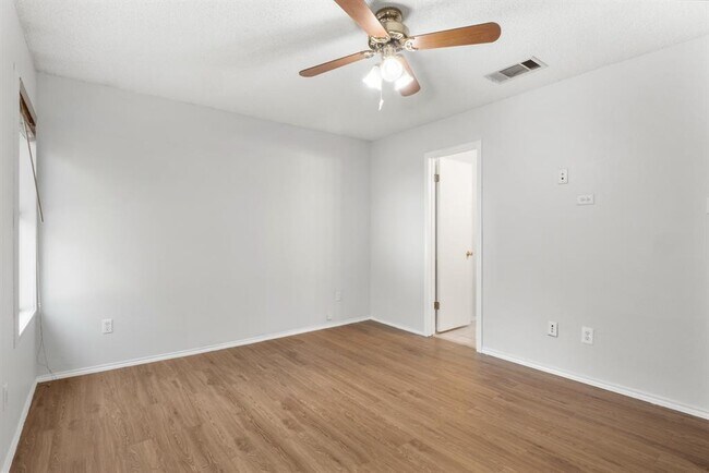 Building Photo - 2012 E Gann Hill Dr