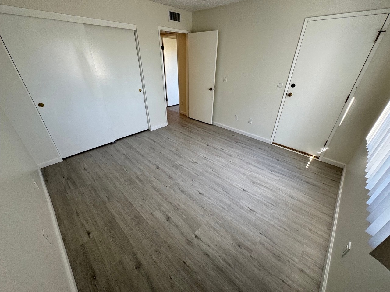 Building Photo - 4633 Vermont Pl