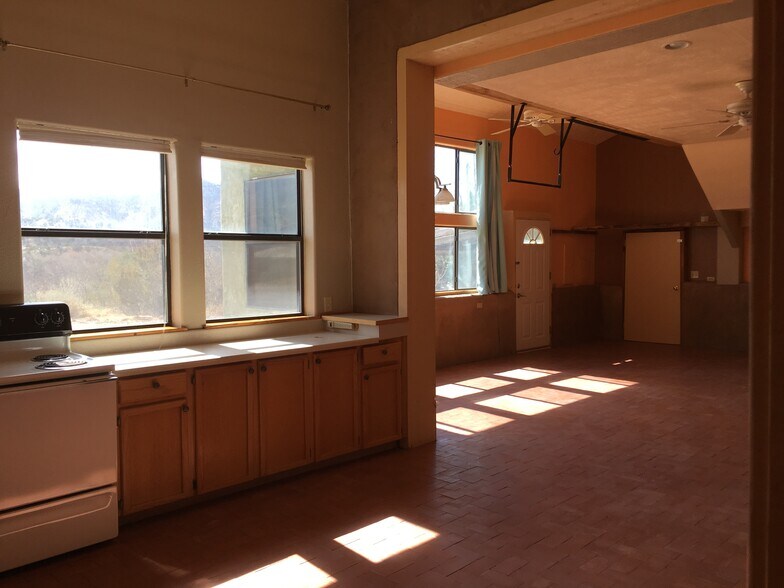 Kitchen and living - 23901 US-70