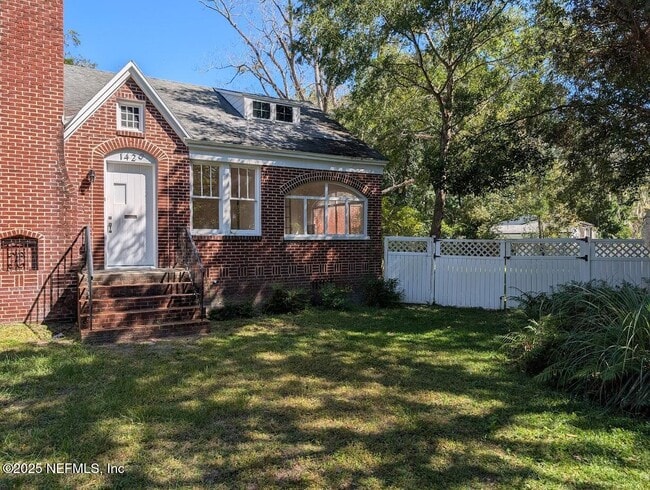Building Photo - 1429 Azalea Dr