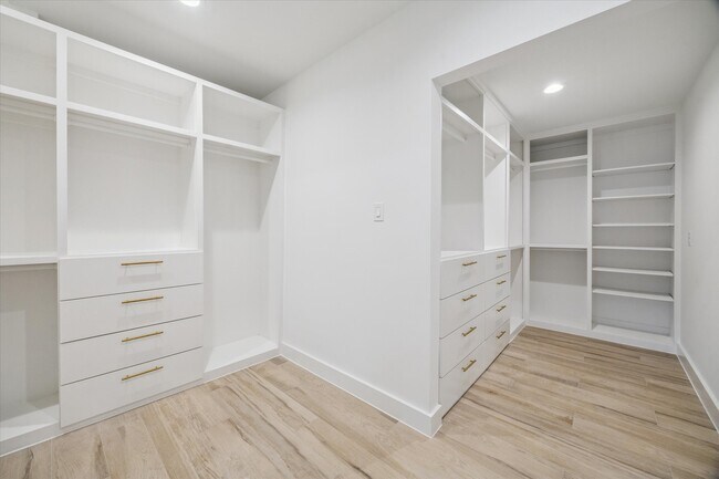 Building Photo - 203 Cove Creek Ln