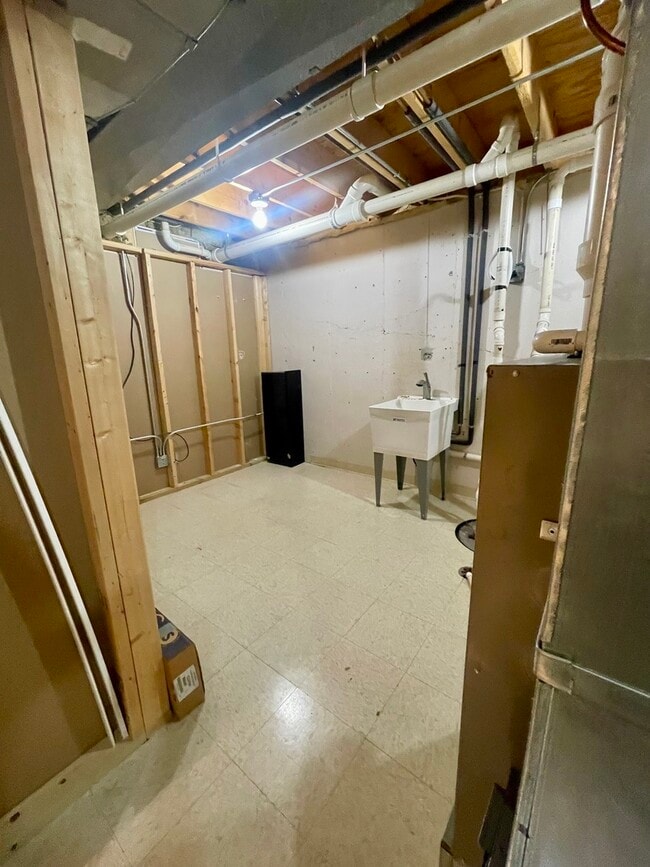 Building Photo - 517 Willow Way