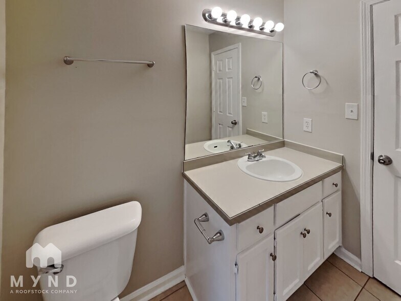 Building Photo - 725 Cowan Rd