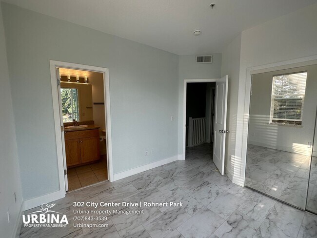 Building Photo - Modern 3-Bedroom Townhome in the Heart of Rohnert Park