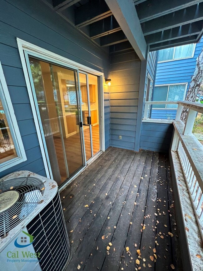 Building Photo - $2595 - Spacious 1 Bedroom, 1 Bath Condo in North San Jose!